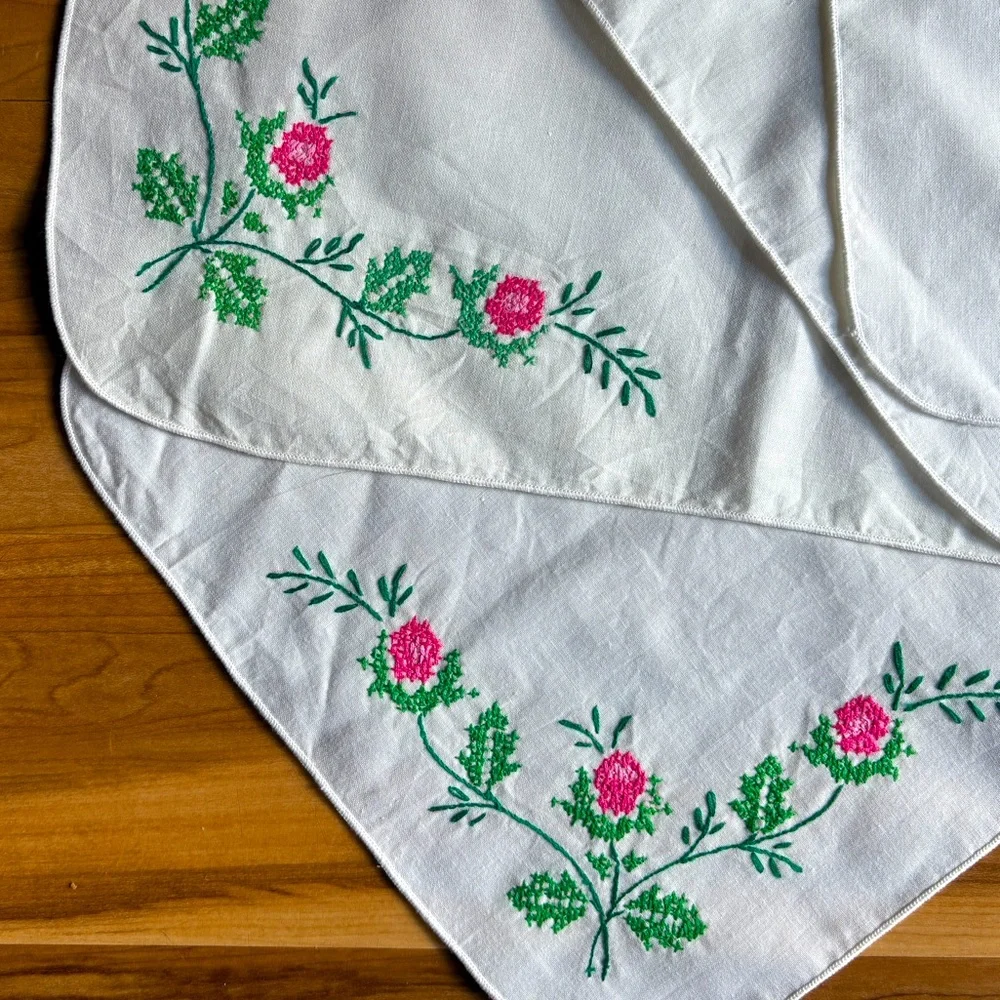 Vintage Set of 4 Embroidered Placemats Pink Flowers